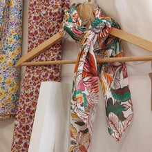 Charger l'image dans la galerie, Foulard carré