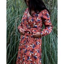 Charger l'image dans la galerie, Tissus - Twill de tencel Fleurs de Sienne
